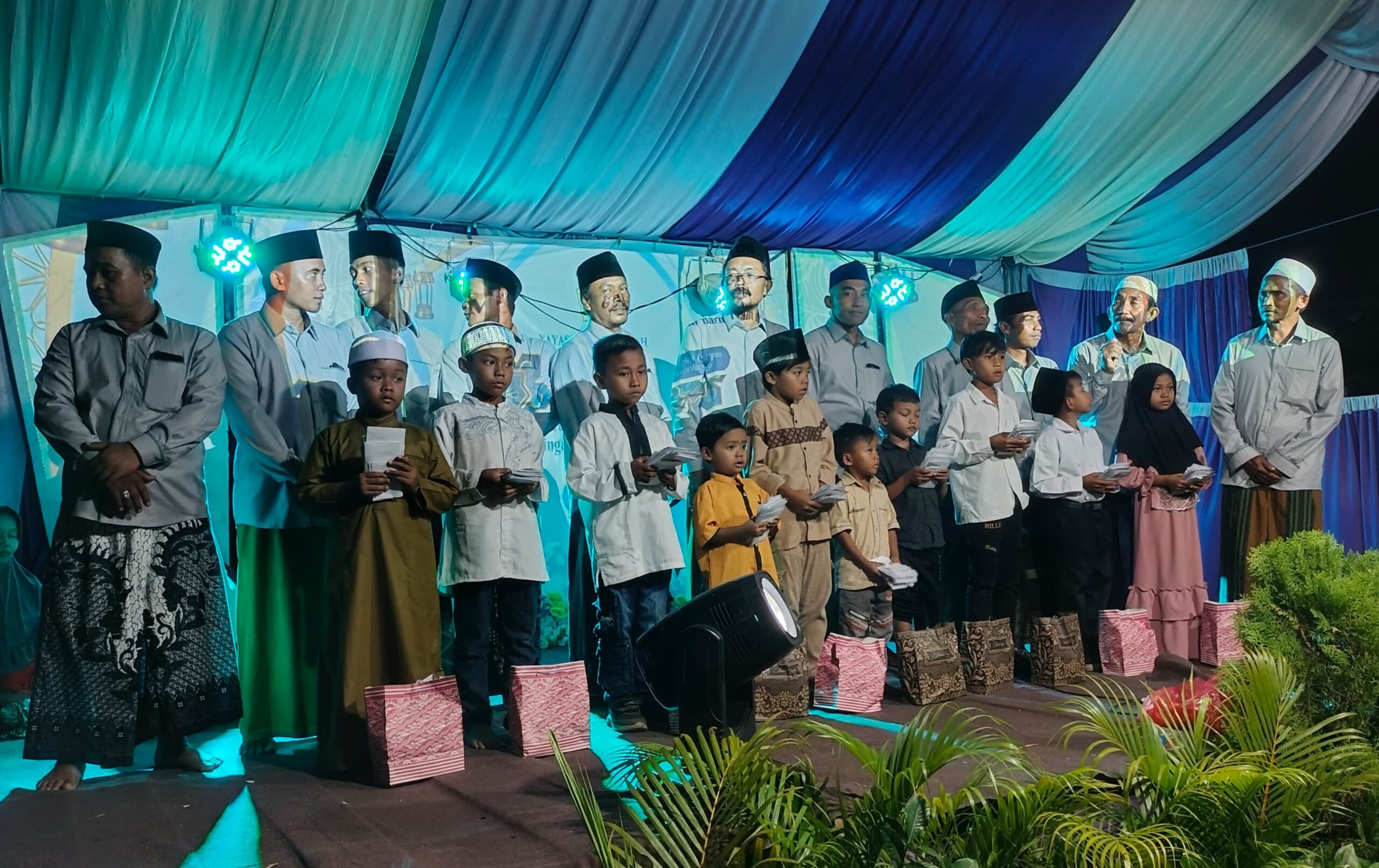Warga Desa Wringin Anom Antusias Sambut Haflatul Imtihan ke-15 Yayasan Al-Idrisiyah